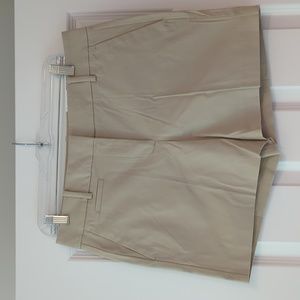 NWT Ann Taylor 'The Metro Short' Tan Shorts - Size 6